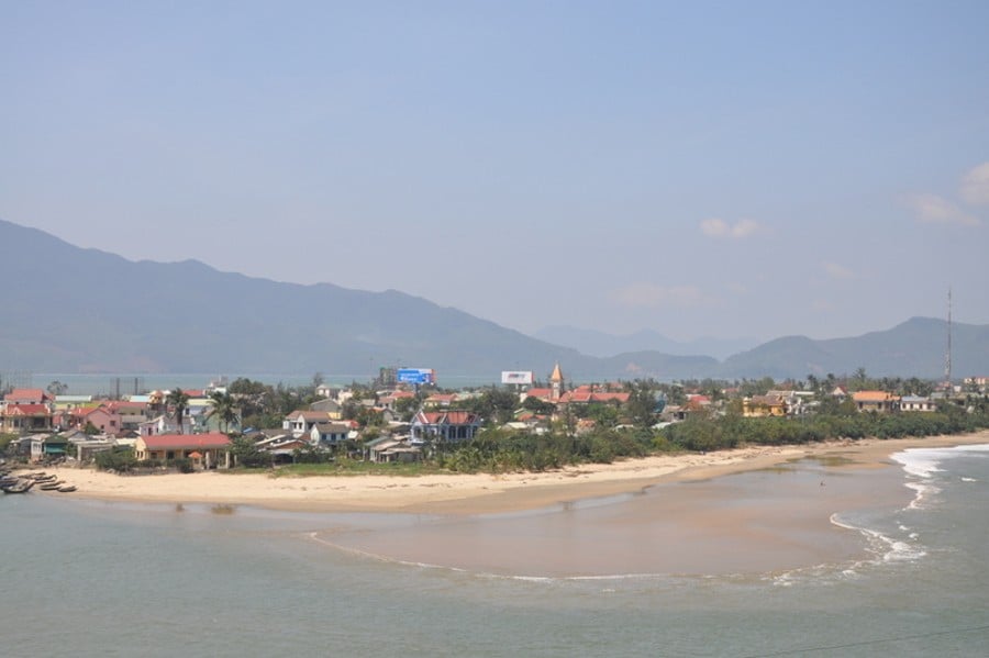 16. Lang Co beach