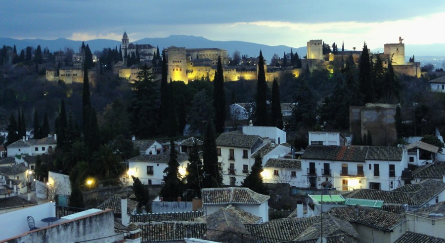 Albaicín a v pozadí Alhambra